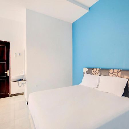 Oyo Life 3987 Kost Aditya Surabaya Esterno foto