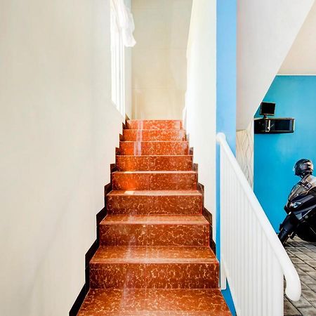 Oyo Life 3987 Kost Aditya Surabaya Esterno foto