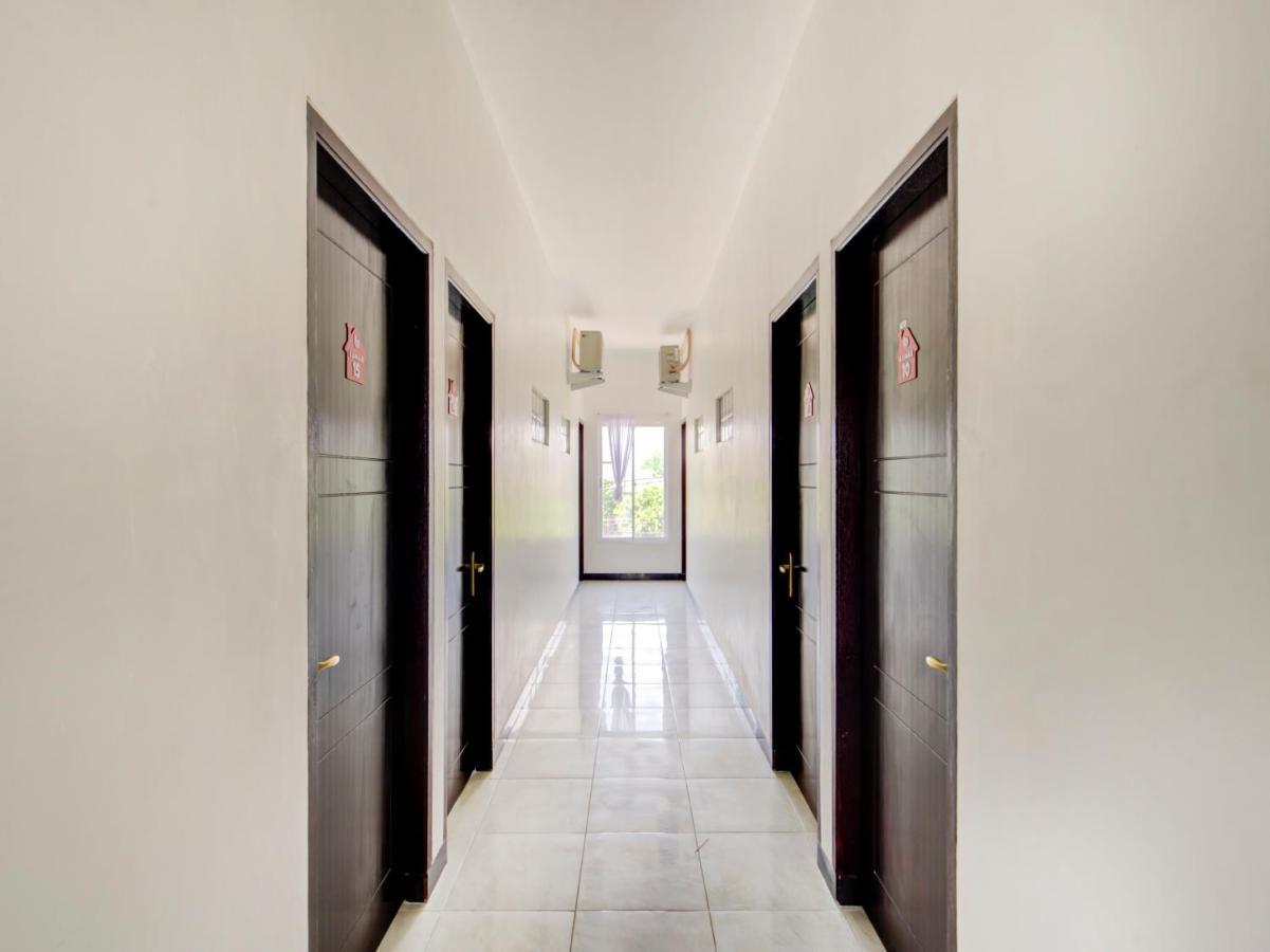 Oyo Life 3987 Kost Aditya Surabaya Esterno foto