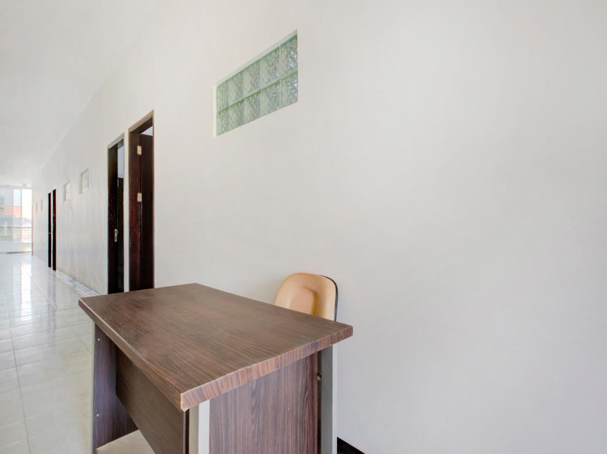 Oyo Life 3987 Kost Aditya Surabaya Esterno foto