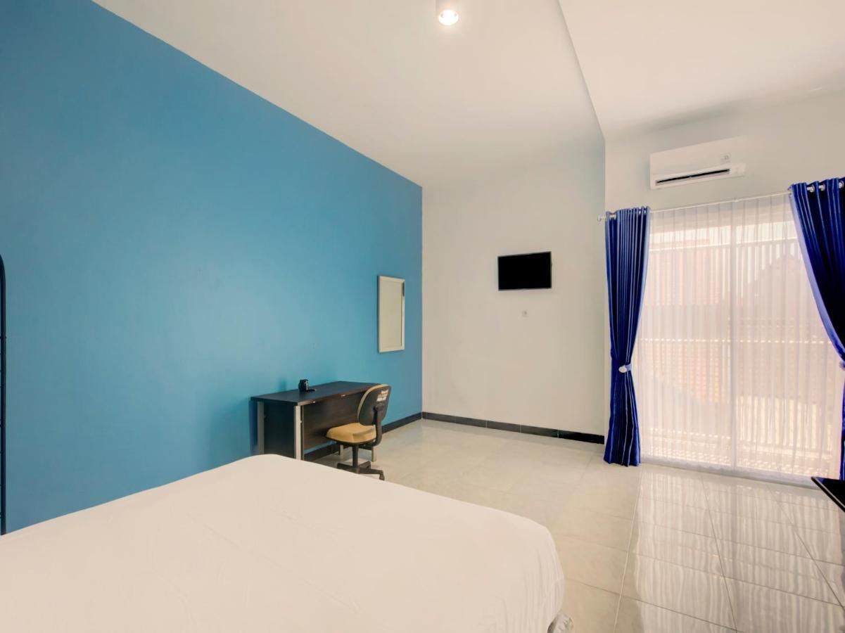 Oyo Life 3987 Kost Aditya Surabaya Esterno foto