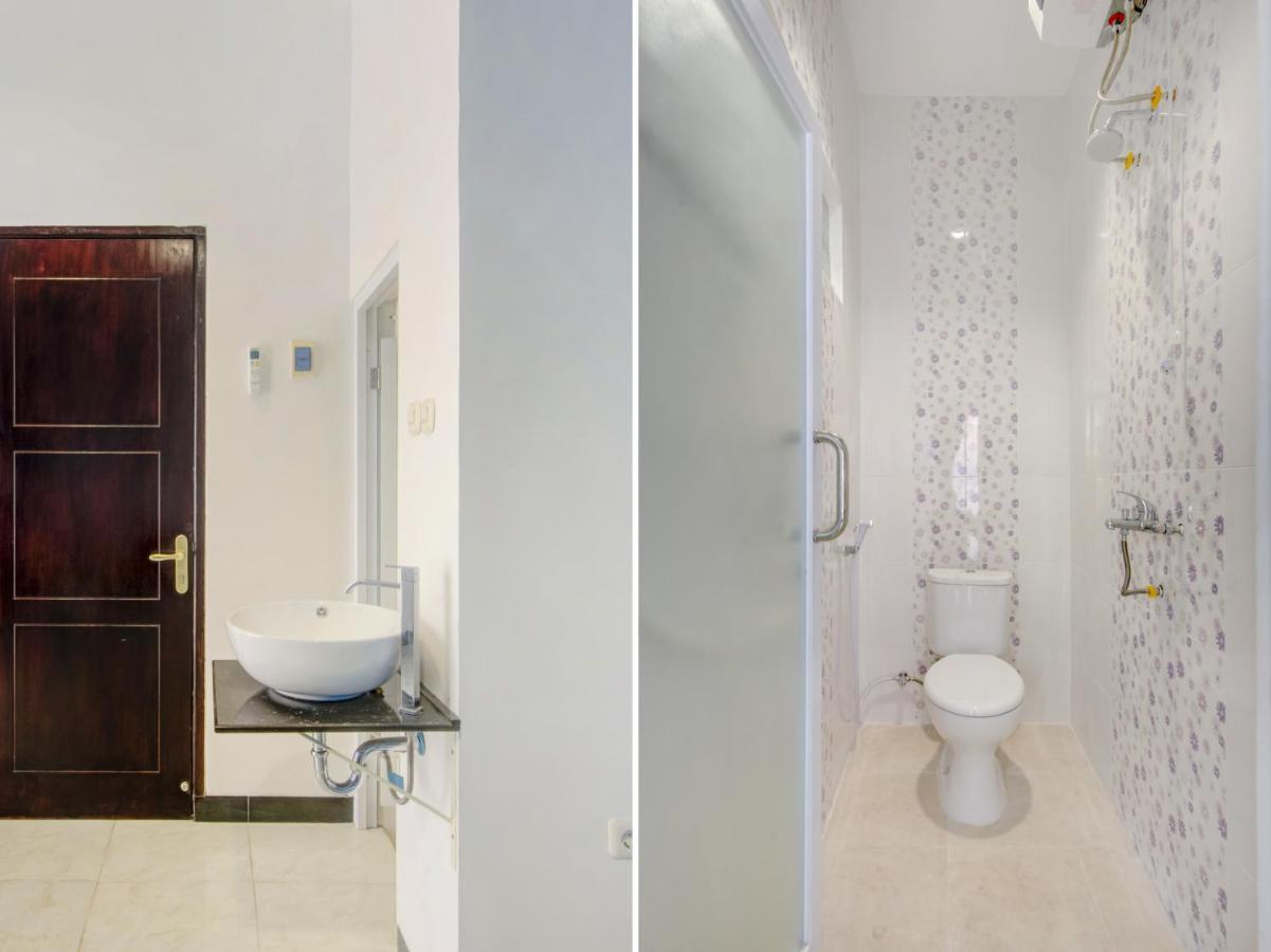 Oyo Life 3987 Kost Aditya Surabaya Esterno foto