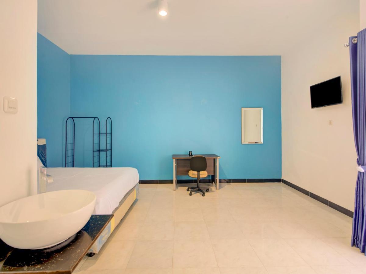 Oyo Life 3987 Kost Aditya Surabaya Esterno foto
